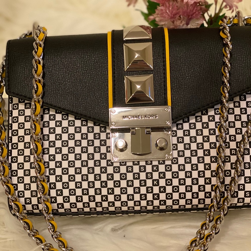 Michael Kors Rose MD Flap - Picture 5 of 14
